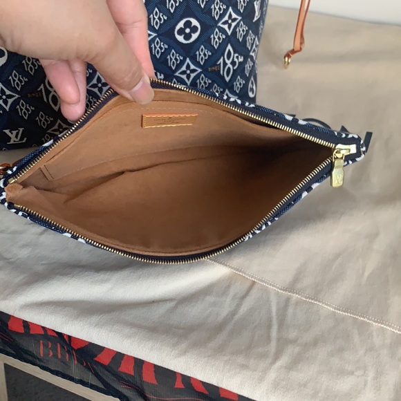 LOUIS VUITTON - Picture 11 of 16